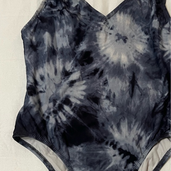 Ele Swims One Piece Swimsuit - Picture 3 of 5